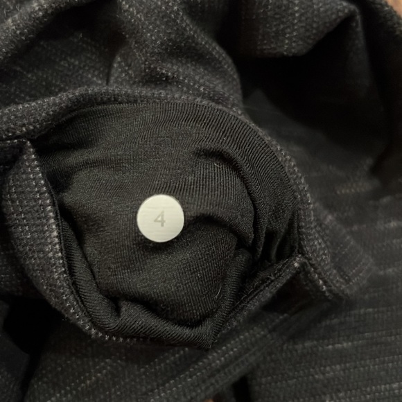 Lululemon Wunder Under Crop ll Size 4 - Picture 3 of 12